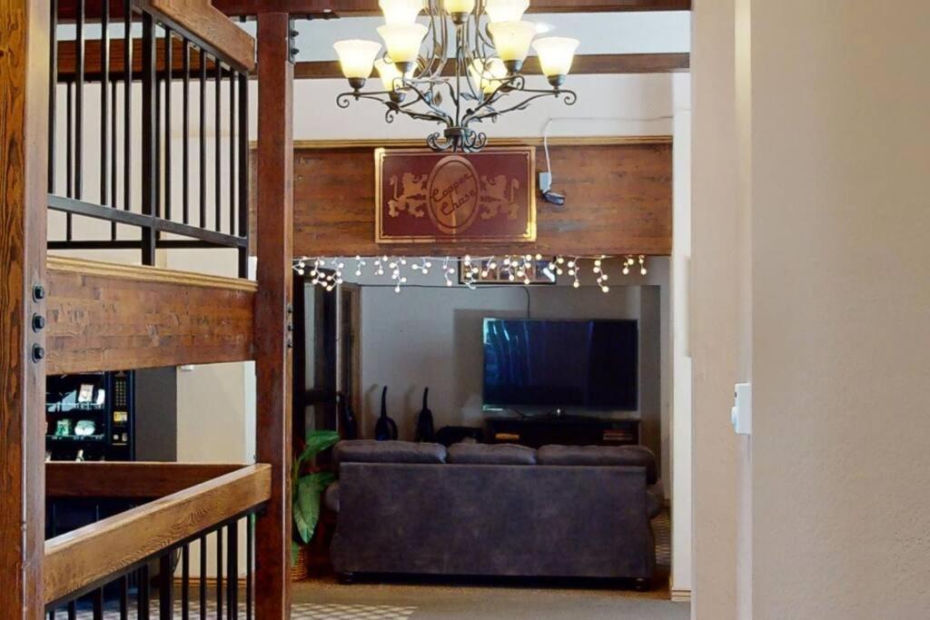 Apartment Majestic Pool-spa Ski-in Out Gym, Sauna, Laundry, Bbq