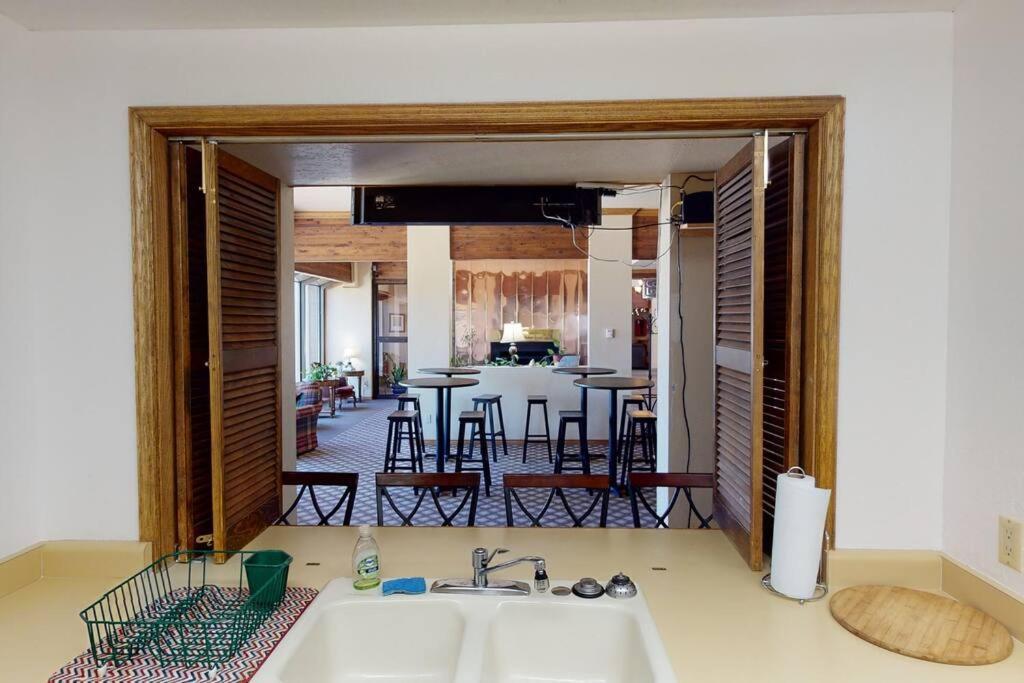 Majestic Pool-spa Ski-in Out Gym, Sauna, Laundry, Bbq Apartment *