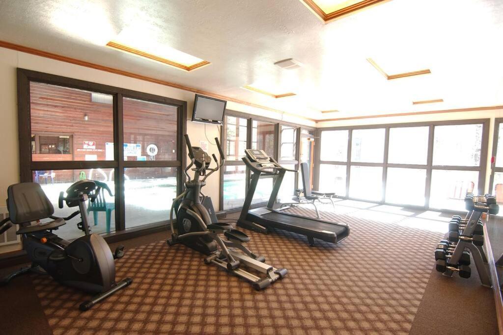 Majestic Pool-spa Ski-in Out Gym, Sauna, Laundry, Bbq Apartment
